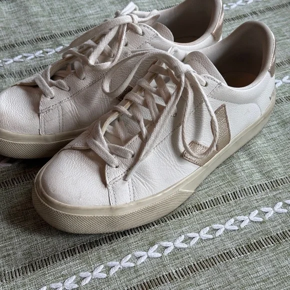 Veja campo bicolor low top White & Gold Sneakers US 8 - Picture 9 of 9